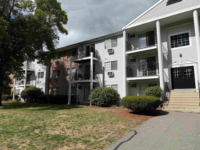 Building Photo - 385 Huse Rd Unit 15