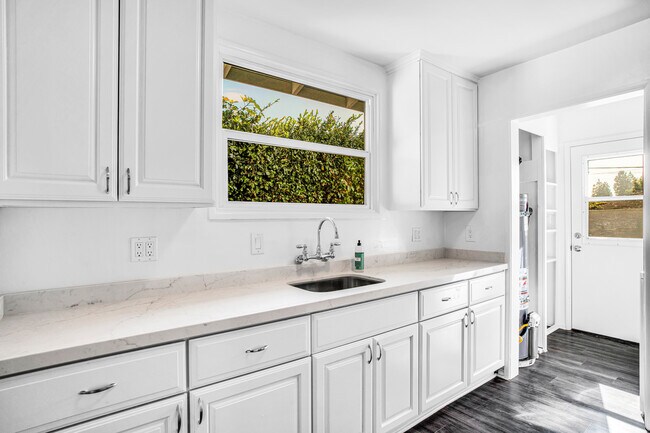 Photo - 2825 Overland Ave