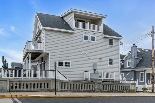Building Photo - 93 Ocean Ave Rental
