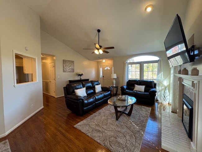 Photo - AVAILABLE TO SHOW!