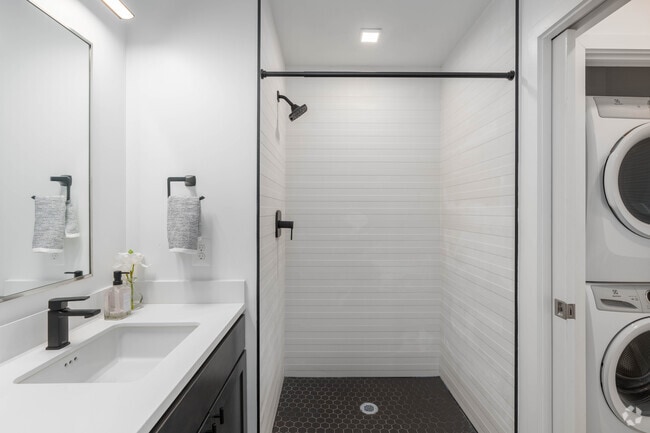 1BR 1BA 680SF