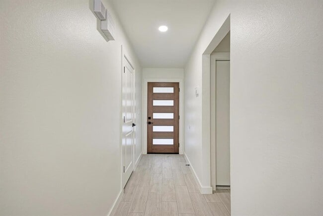 Photo - 4910 Wing Rd