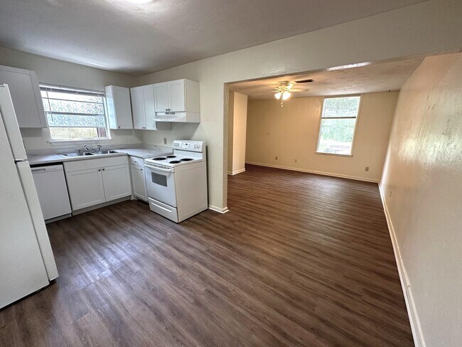 Photo - 1425 Fisher Ln