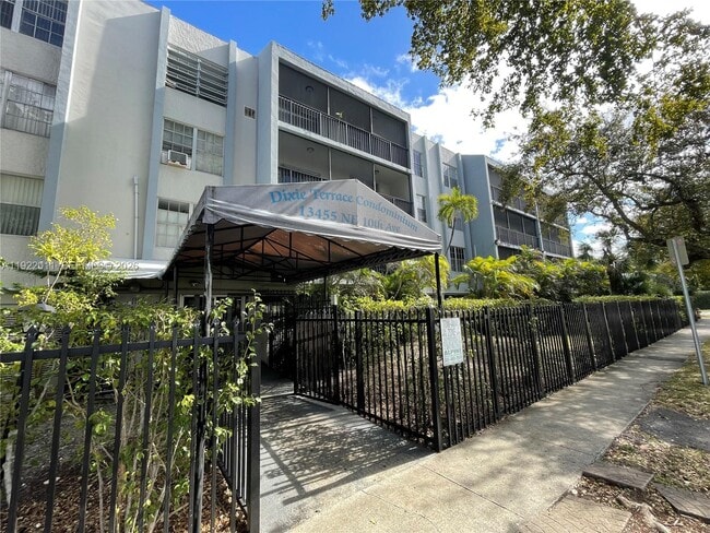 Building Photo - 13455 NE 10th Ave Unit 409