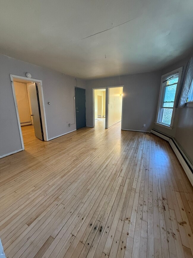 Building Photo - 403 E Johnson St Unit 2