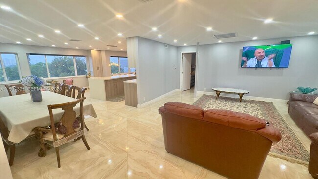 Building Photo - 329 SE 3rd St Unit 502S