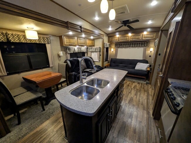 Building Photo - 1054 Cross Springs Ct Unit ADU