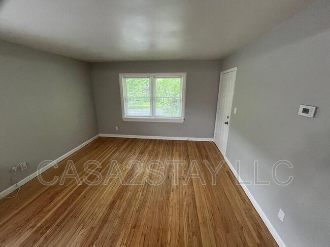 Building Photo - 1607 Algonquin Pkwy Unit 3