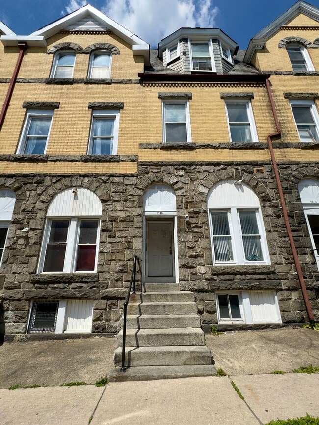 Building Photo - Apartment Unit 2