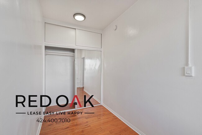 Photo - Gorgeous Studio Featuring Loads of Natural... Unit 305