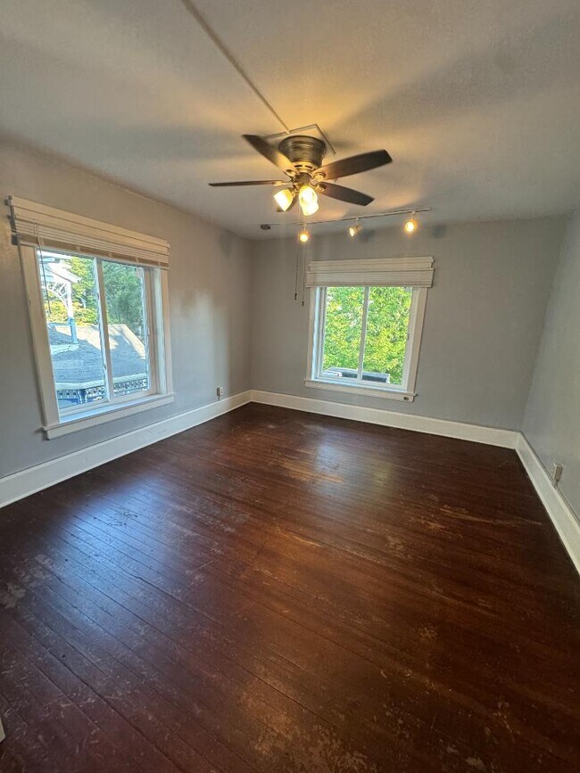 Photo - 602 E Grove St