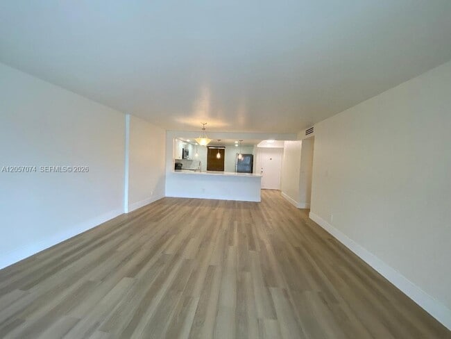 Building Photo - 401 SE 3rd St Unit 405
