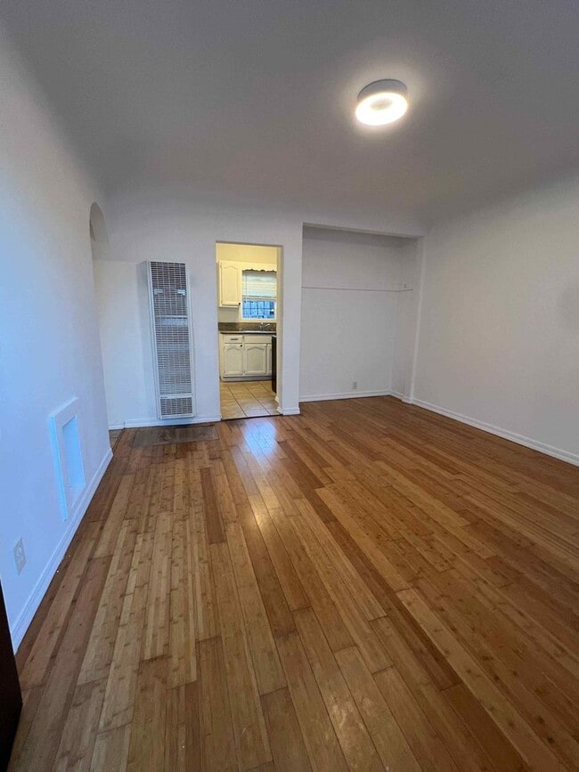 Photo - Newly Renovated 1 Bedroom in West Adams Unit #2653 1/2