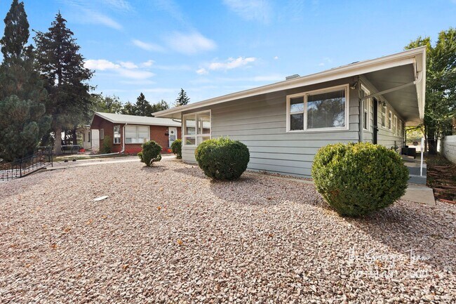 Photo - CHARMING WESTSIDE 2BD HOME with A/C