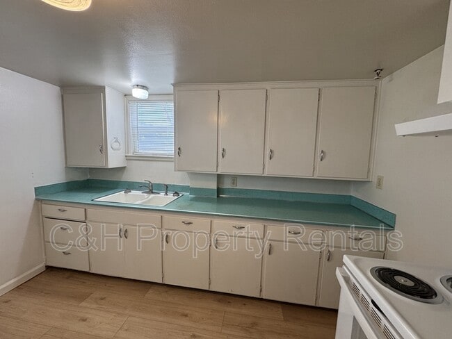 Photo - 841 1/2 Cook Avenue