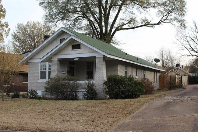 Building Photo - 1621 Kendale Ave