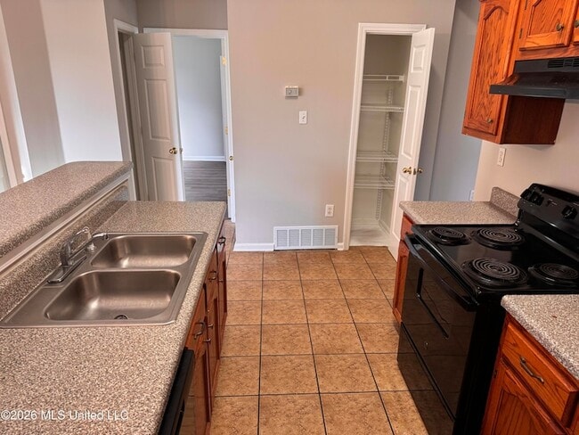 Photo - 5602 Kaitlyn Dr W