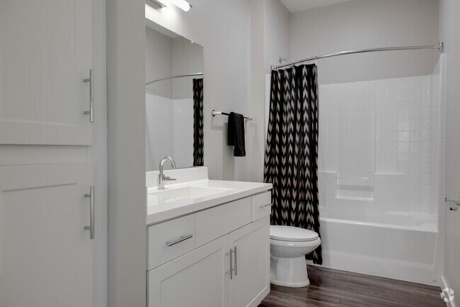 2BR, 2BA - 951SF