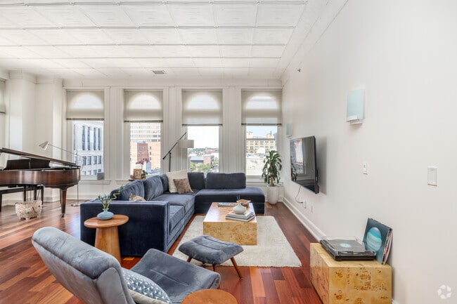 1 habitación, 1,5 baños - 1850 pies cuadrados - Sala de estar - Deys Plaza Apartments