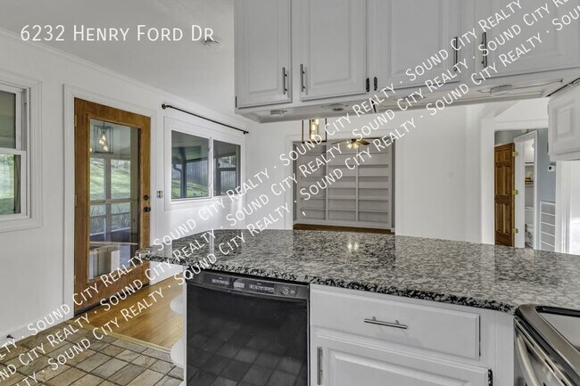 Building Photo - 6232 Henry Ford Dr Rental