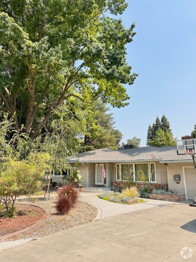 Building Photo - 991 Piedmont Dr Rental