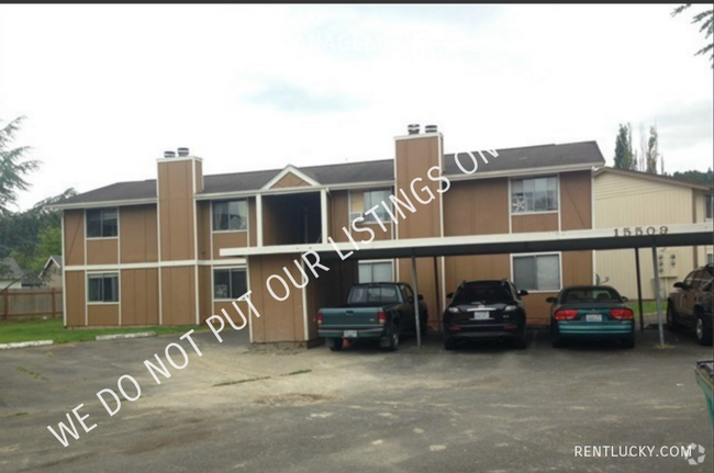 Building Photo - Newly Updated 2 Bedroom, 1 Bath Apartment ... Unit A