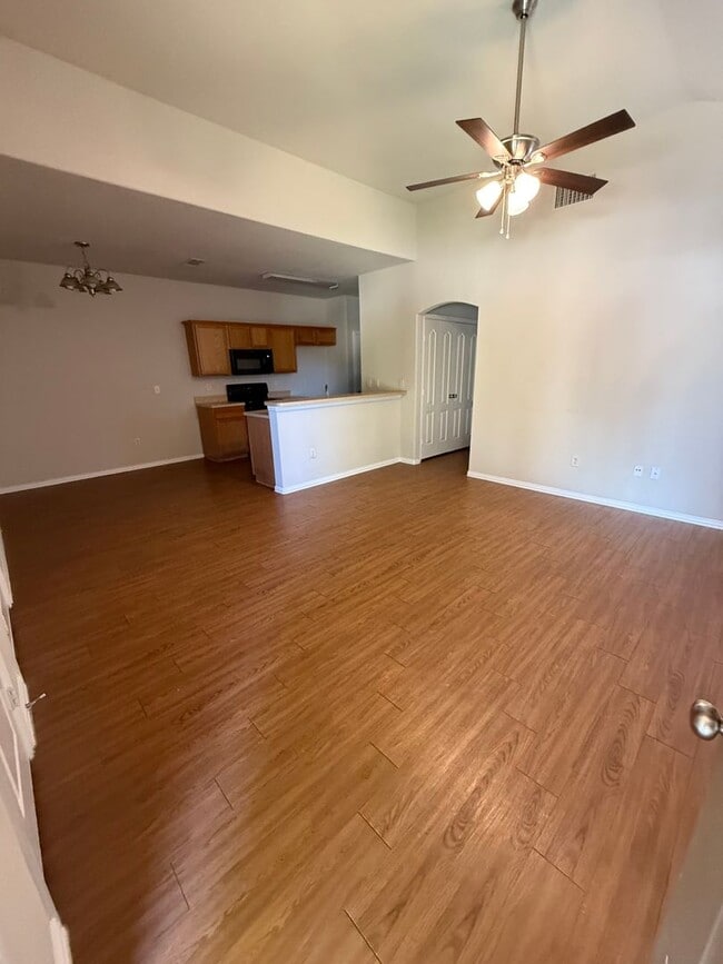 Photo - SYLVIA937-39 Unit 939