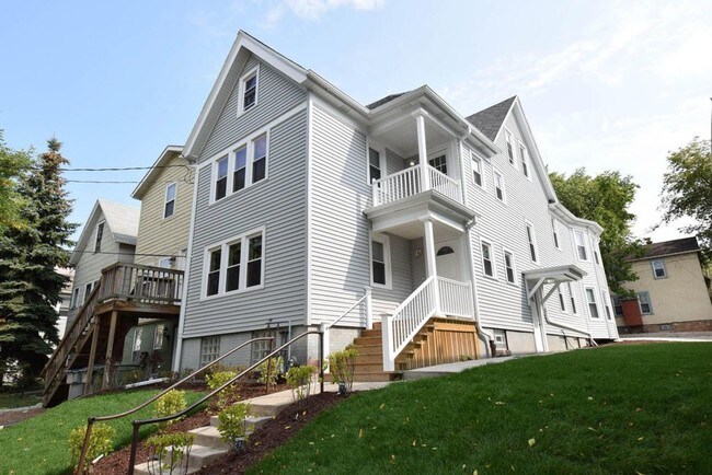 Building Photo - 1744 Arlington N Pl Rental