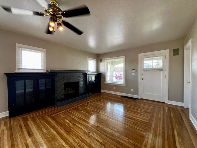 Photo - 604 S 12th Ave