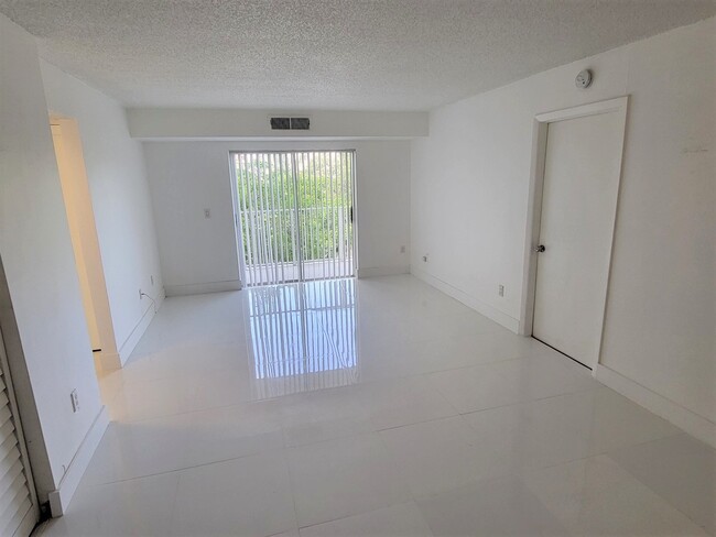 Photo - 8260 SW 210th St Unidad 211 Rental