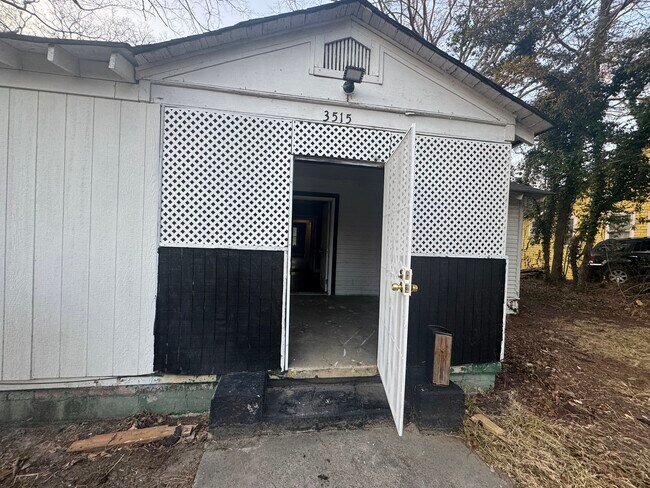 Building Photo - Log Cabin