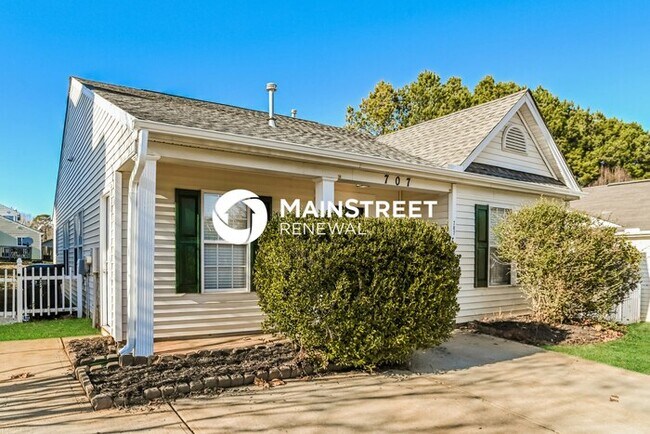 Photo - 3 Bedroom Pet-Friendly Home in Charlotte, NC with Main Street Renewal
