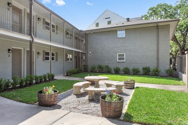 Photo - Beautifully Renovated 1 Bedroom Apartment! Unit 7