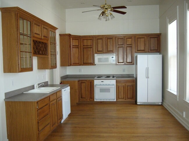 112.5 W 6th St