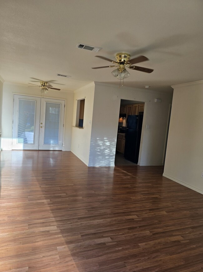 Living-Dining - 100 Brodnax Dr