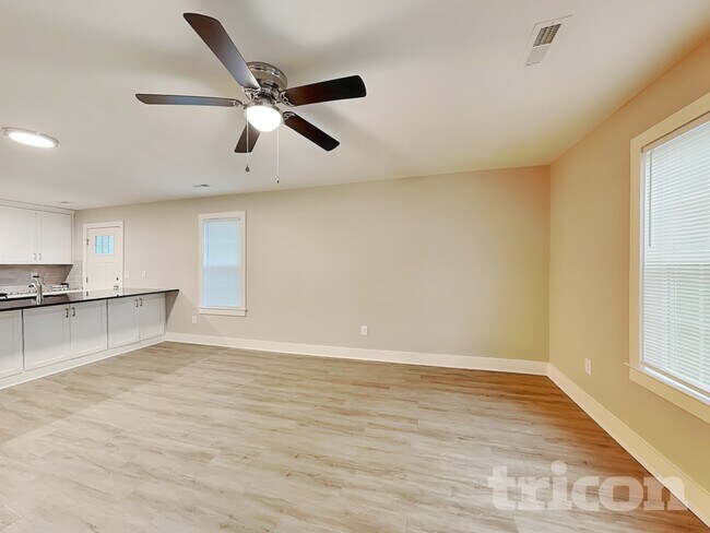 Photo - 150 McKinnon Ave NE