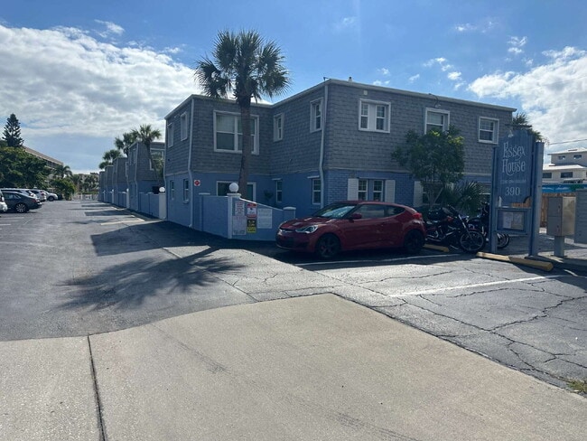 Building Photo - Riverside Community Essex House Unit 28