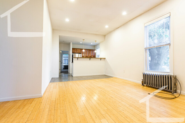 Building Photo - 40 Newton St Unit 2 Rental