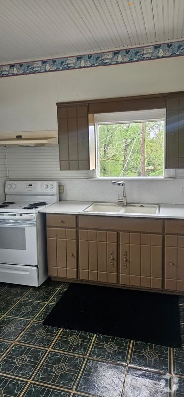 Building Photo - 305 W Main St Rental
