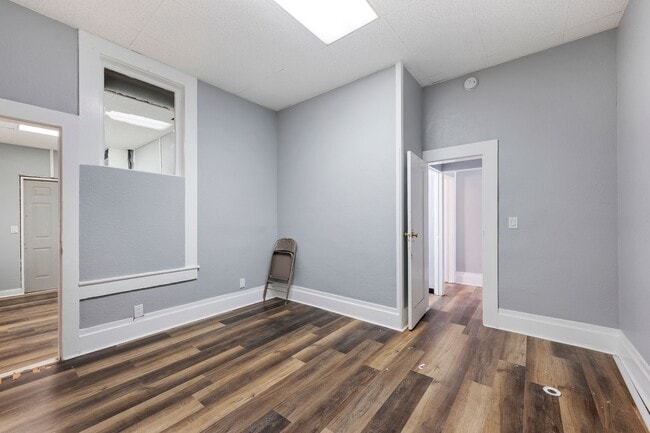 Photo - Modern 10-Room Downtown Gem – Ideal for Fl...