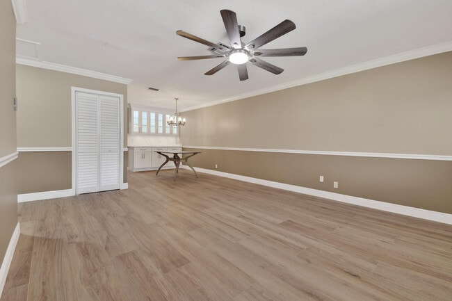 Photo - 1615 Shirley Ct