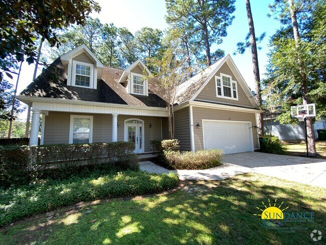 Building Photo - Stunning 4 Bedroom Home in Bahia Vista!