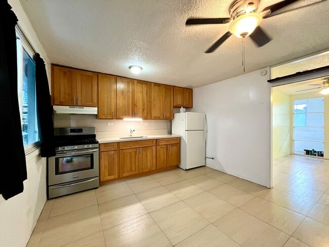 Photo - Waikiki: 1 Bed, 1 Bath Apartment, Utilitie... Unidad 2
