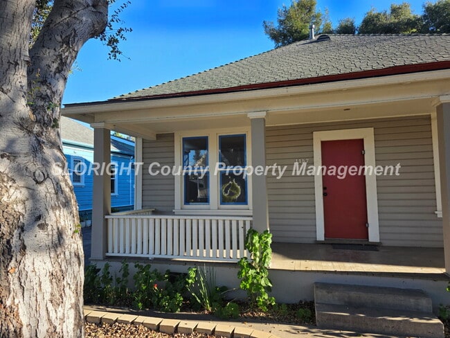 Building Photo - AVAILABLE FEBRUARY - 1 Bed + Den / 2 Bath Downtown SLO Home