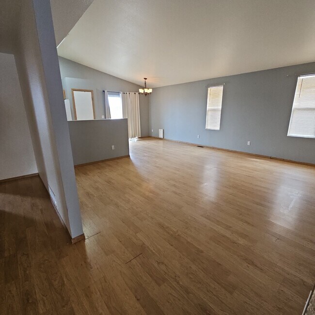 Photo - 3 bedroom 2 car garage - Middle Bay Way