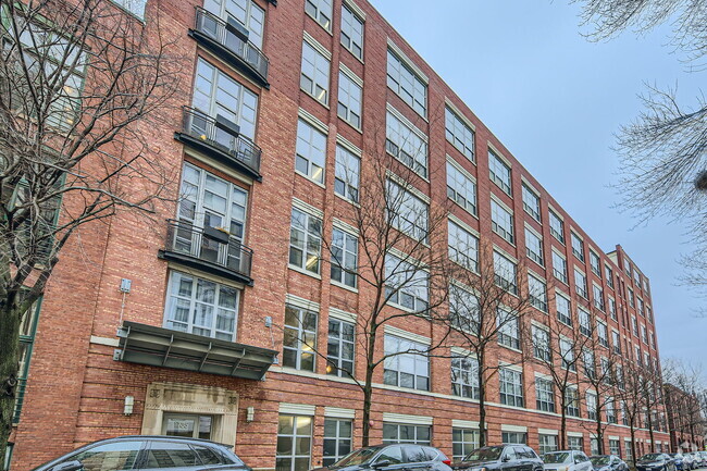 Building Photo - 1735 N Paulina St Rental