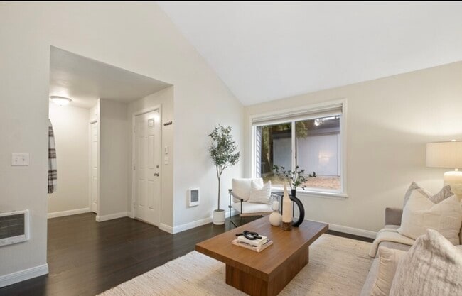 Photo - 4300 NE Sunset Blvd Unidad L3