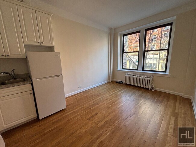 Photo - WEST 72 STREET Unidad 2F