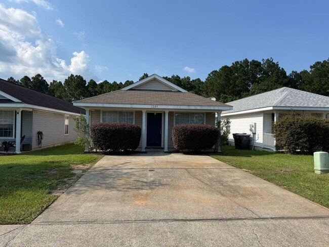 Building Photo - Pensacola - Springfield - 3 bedroom, 2 bathroom
