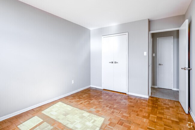 2BR, 1BA - 742SF - Primary Bedroom